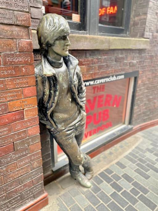 Victoria Street Sleeps 2 * Liverpool